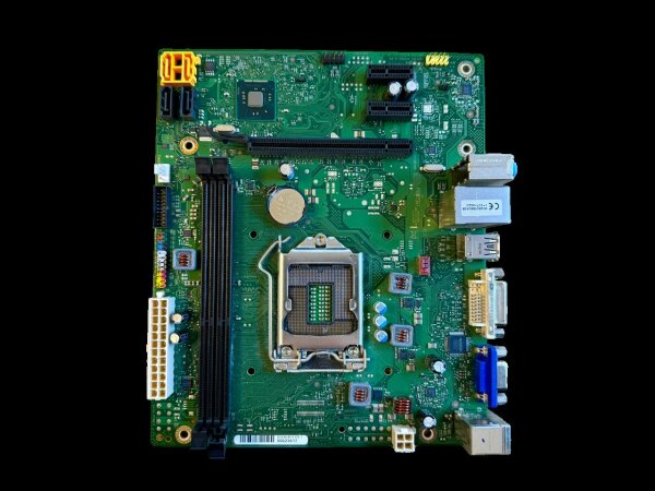 Fujitsu Mainboard D3240-B13 GS 1 Sockel 1150 DDR3 MicroATX mit Blende